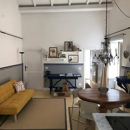 La Piazza Apartment *